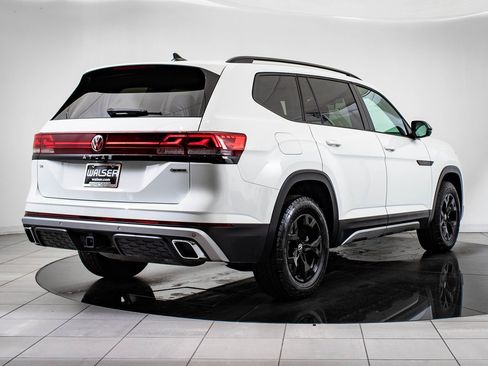 Used 2025 Volkswagen Atlas Peak Edition SE image 10