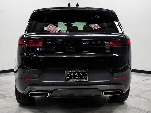 Used 2025 Land Rover Range Rover Sport SE image 9