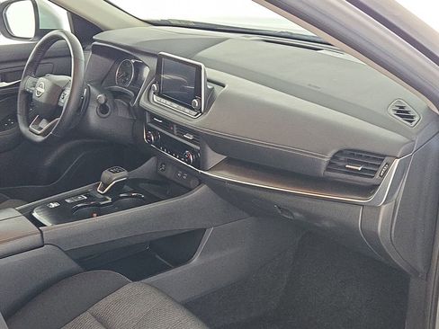 Used 2025 Nissan Rogue SV image 34