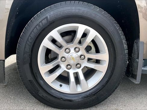 Used 2016 Chevrolet Suburban LS w/ Enhanced Driver Alert Package RWD image 8