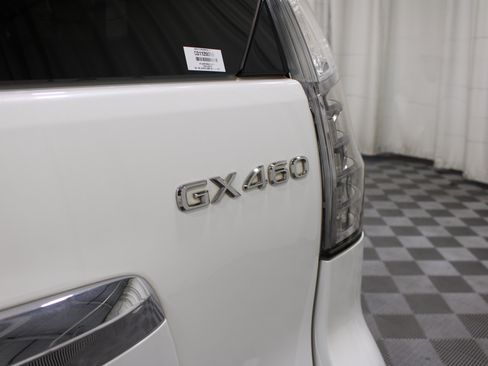 Used 2016 Lexus GX 460 Luxury w/ Preferred Accessory Package AWD/4WD image 31