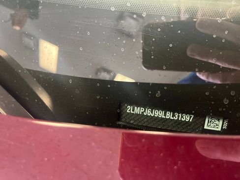 Used 2020 Lincoln Nautilus FWD w/ Equipment Group 101A image 2