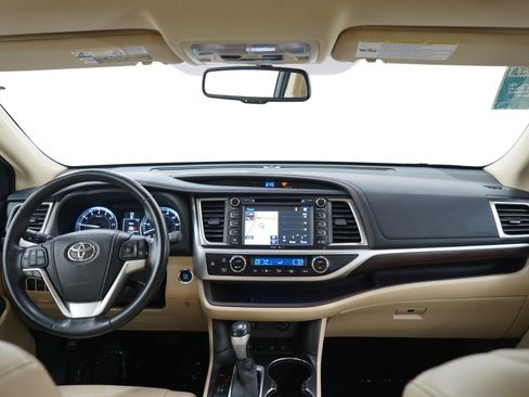 Used 2015 Toyota Highlander Limited image 14