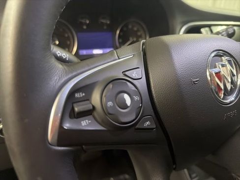 Used 2021 Buick Enclave Essence FWD image 17