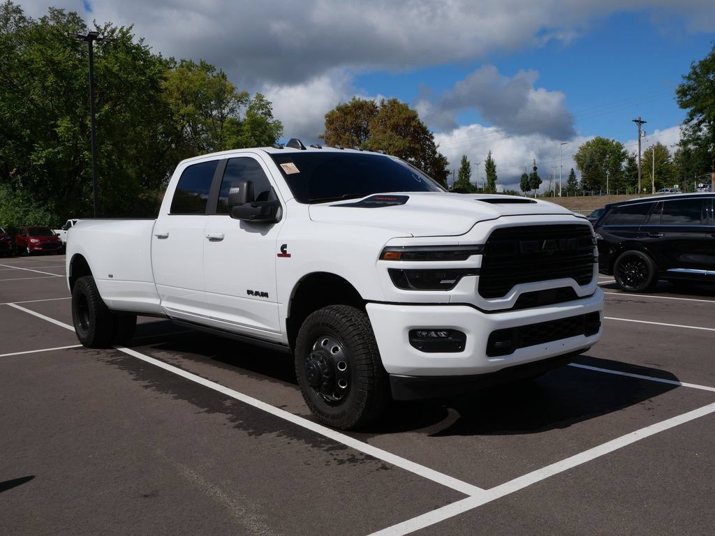 Used 2025 RAM 3500 Laramie AWD/4WD image 3