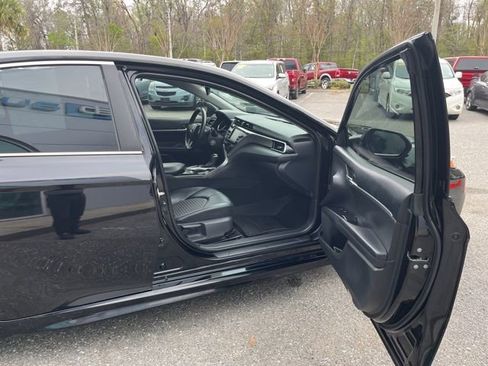 Used 2018 Toyota Camry SE image 13