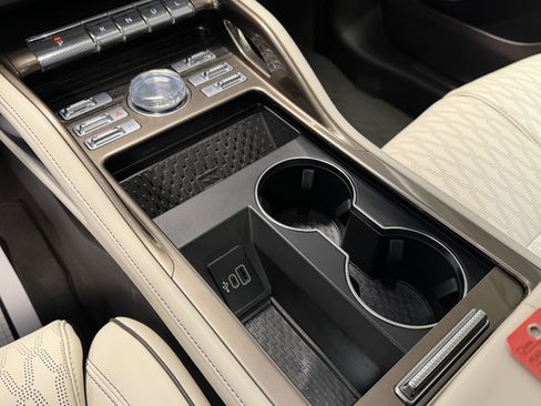 Used 2024 Lincoln Nautilus Black Label image 17