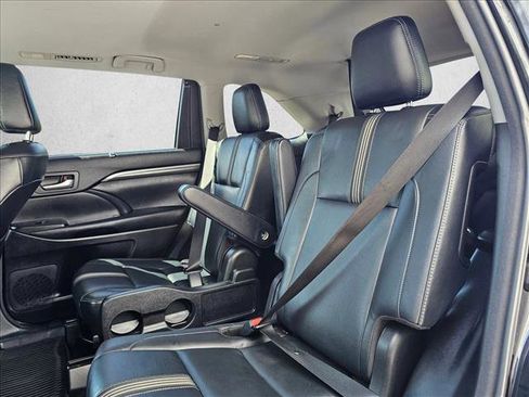 Used 2018 Toyota Highlander SE AWD/4WD image 16