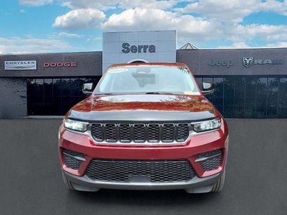 Used 2023 Jeep Grand Cherokee Laredo w/ Luxury Tech Group I