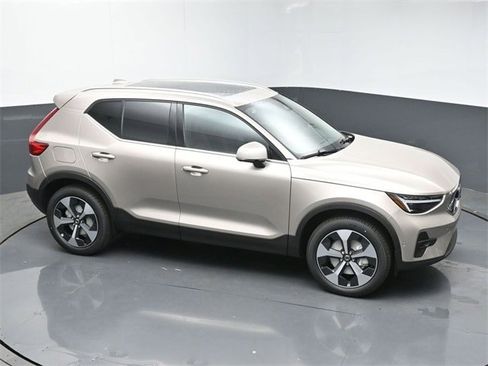 New 2024 Volvo XC40 B5 Plus w/ Protection Package Premier image 40