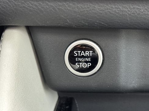 Used 2023 Nissan Rogue SL image 18