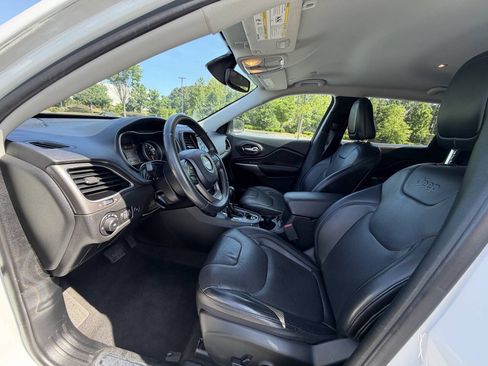 Used 2019 Jeep Cherokee Limited AWD/4WD image 9