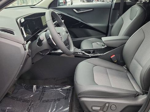New 2025 Kia Niro EX image 9