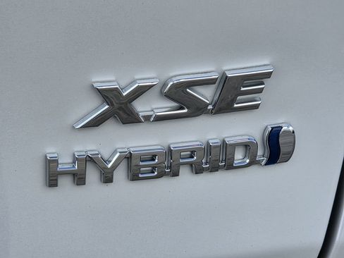 Used 2023 Toyota RAV4 XSE AWD/4WD image 11