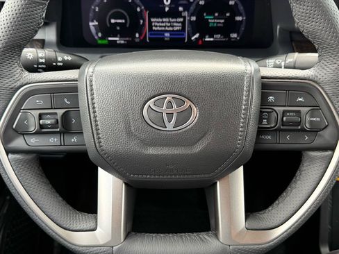 Used 2025 Toyota Tacoma Limited AWD/4WD image 13