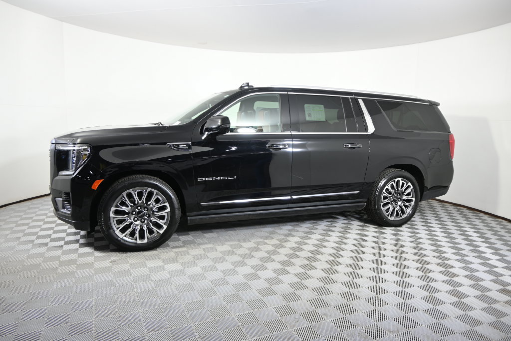 Used 2024 GMC Yukon XL Denali Ultimate AWD/4WD image 2