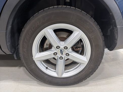 Used 2016 Ford Explorer XLT w/ Equipment Group 202A image 17