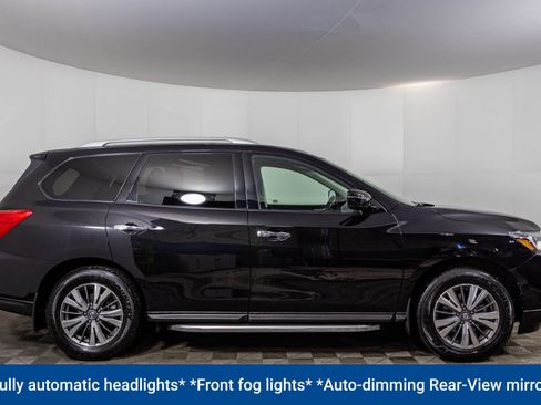 Used 2020 Nissan Pathfinder SV image 11