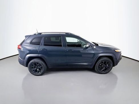 Used 2016 Jeep Cherokee Trailhawk w/ Comfort/Convenience Group image 8