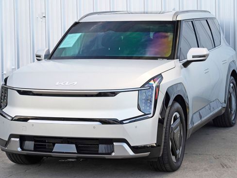 Used 2024 Kia EV9 Land image 54