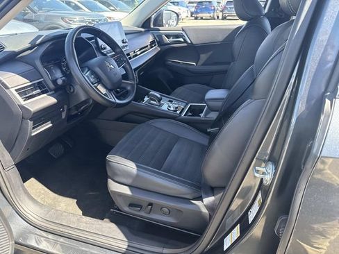 Used 2024 Mitsubishi Outlander SE AWD/4WD image 19