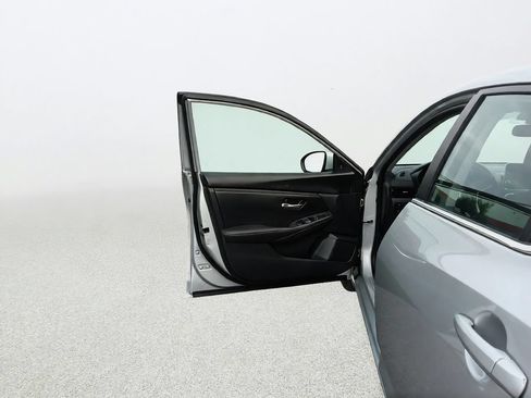 Used 2023 Nissan Sentra SV FWD image 17