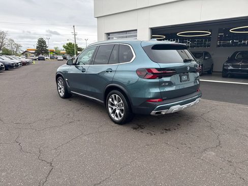 Certified 2024 BMW X5 xDrive40i w/ Premium Package AWD/4WD image 3