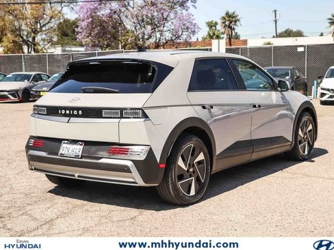 Certified 2025 Hyundai Ioniq 5 SE RWD image 4