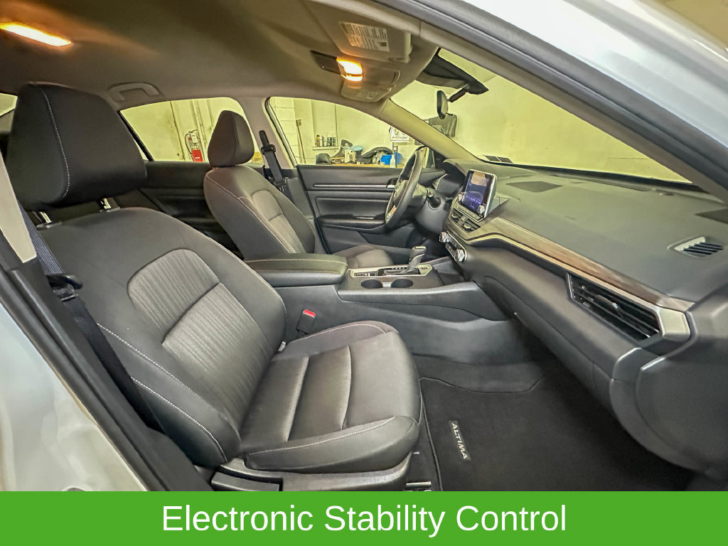 Used 2025 Nissan Altima 2.5 SV AWD/4WD image 7