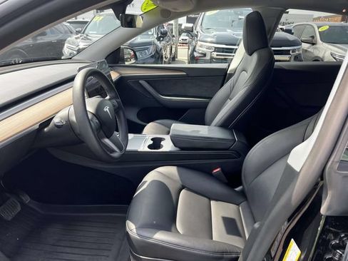 Used 2025 Tesla Model Y Long Range AWD/4WD image 16