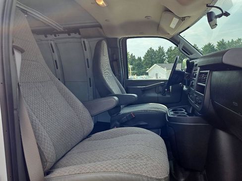 Used 2018 Chevrolet Express 2500 w/ Driver Convenience Package RWD image 26