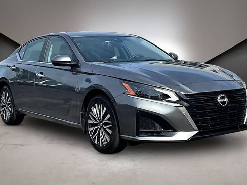 Certified 2023 Nissan Altima 2.5 SV AWD/4WD image 1