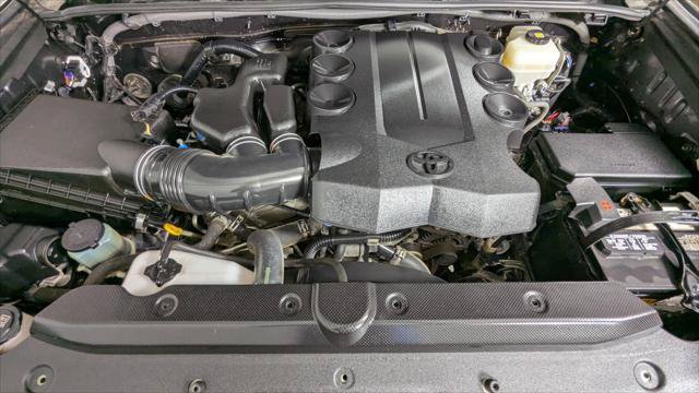 Used 2018 Toyota 4Runner SR5 AWD/4WD image 32