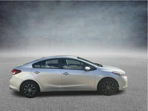 Used 2017 Kia Forte LX w/ LX Popular Package FWD image 7
