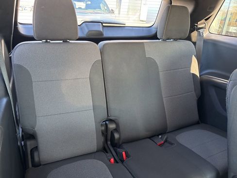 Used 2020 Chevrolet Traverse LT image 30