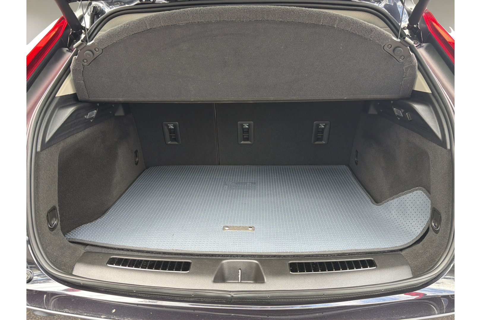 Certified 2023 Cadillac XT4 Premium Luxury w/ Technology Package FWD image 17
