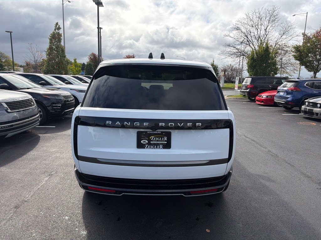 Used 2025 Land Rover Range Rover Long Wheelbase SE AWD/4WD image 4