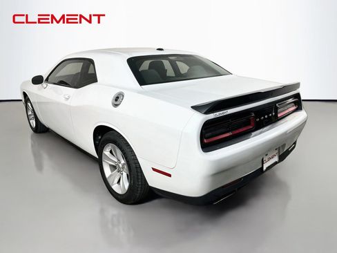 Used 2023 Dodge Challenger SXT RWD image 9
