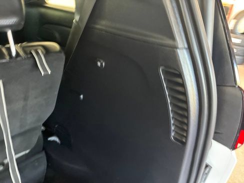 Used 2025 Chrysler Pacifica Select FWD image 23