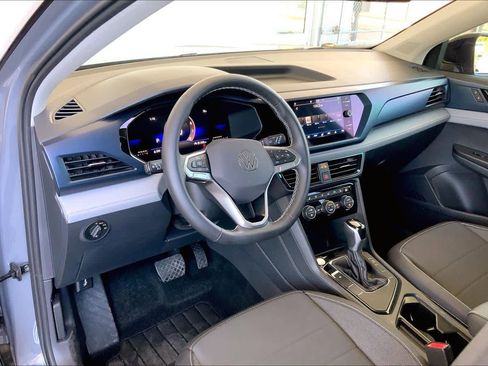 Used 2024 Volkswagen Taos SE w/ Panoramic Sunroof Package image 18