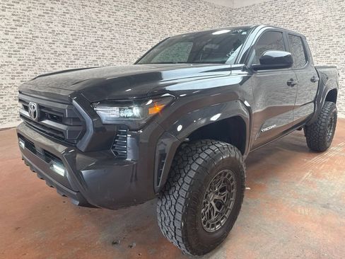 Used 2025 Toyota Tacoma SR5 AWD/4WD image 3