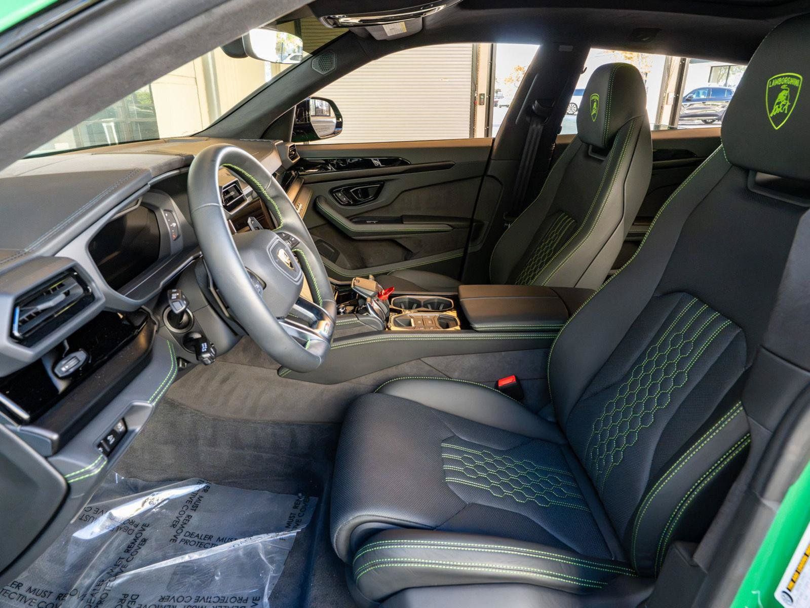 Used 2025 Lamborghini Urus Performante AWD/4WD image 15
