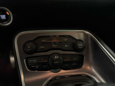 Used 2019 Dodge Challenger SXT w/ Plus Package image 28