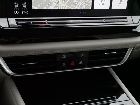 Certified 2025 Volkswagen Atlas SEL Premium R-Line AWD/4WD image 23