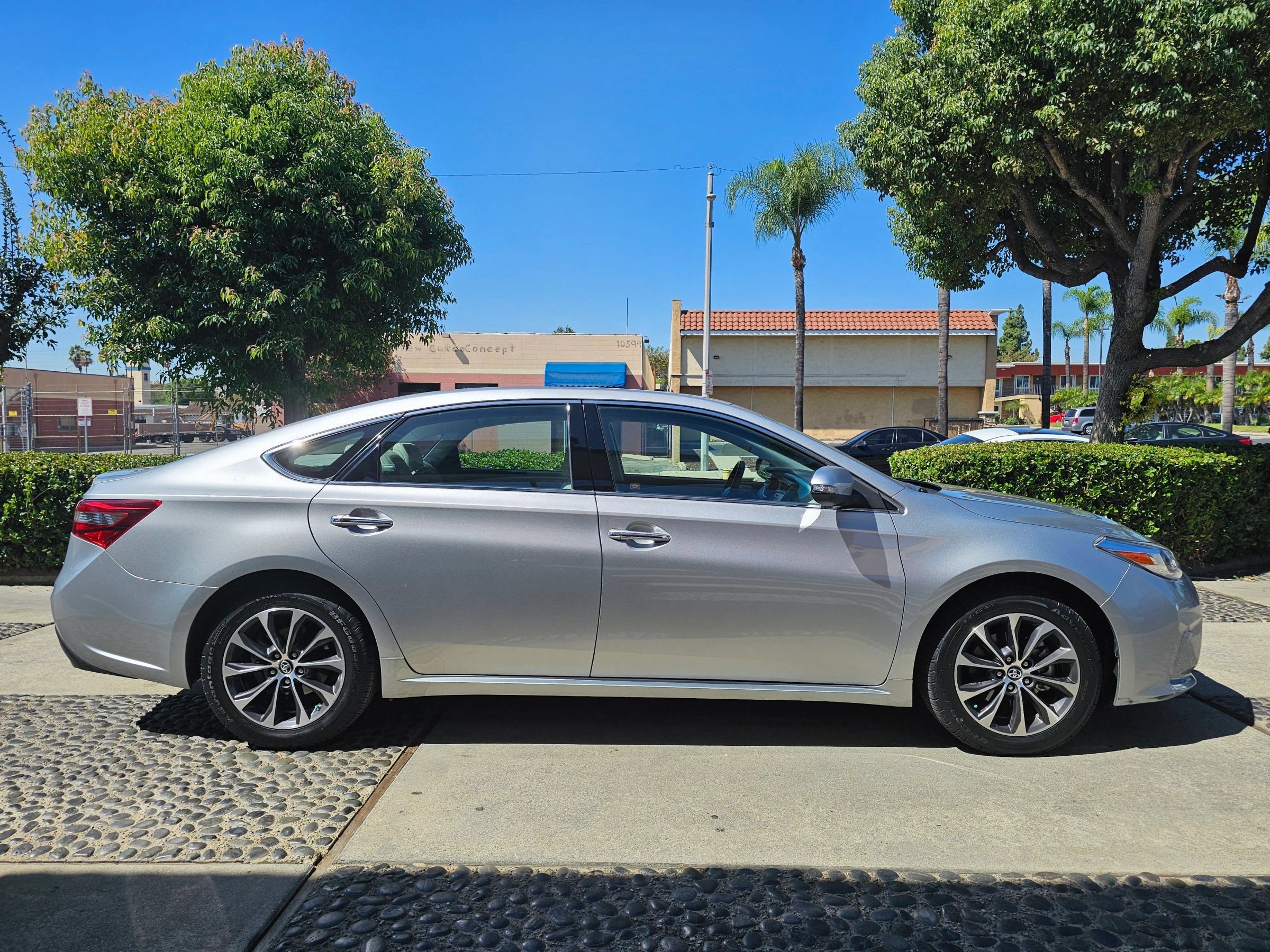 Used 2016 Toyota Avalon XLE FWD image 4