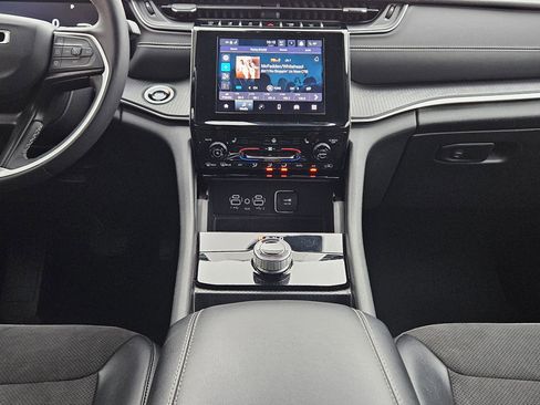 Used 2024 Jeep Grand Cherokee L Laredo image 10