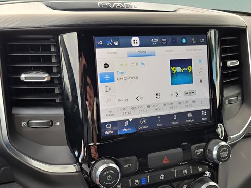 Used 2024 RAM 1500 Laramie image 20