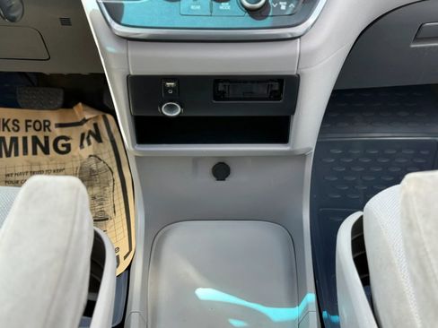 Used 2015 Toyota Sienna L FWD image 16