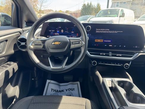 Used 2025 Chevrolet Equinox EV LT image 22