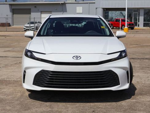 Used 2025 Toyota Camry LE w/ Convenience Package image 21